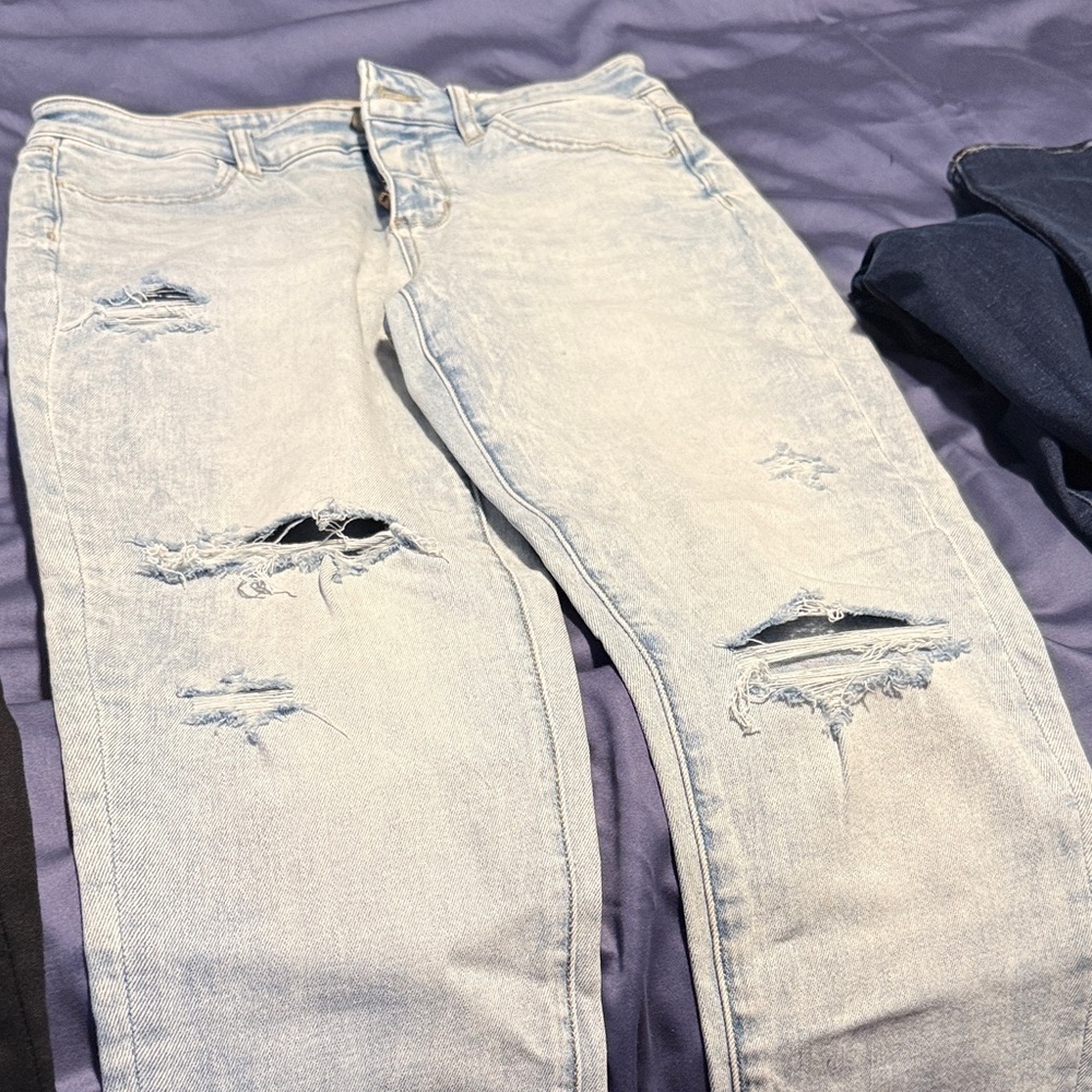 American Eagle Outfitters Light Wash high rise leggings - Light Blue distressed - Picture 3 of 4